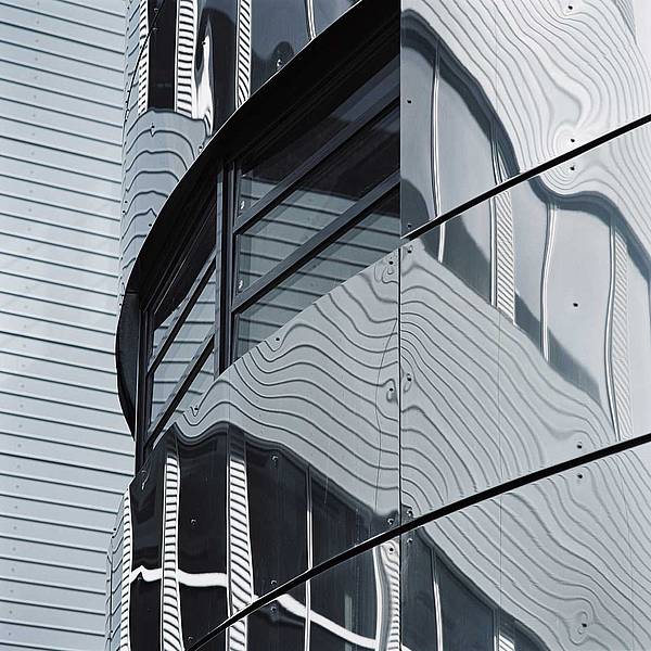 Wand eines Gebäudes aus Glas