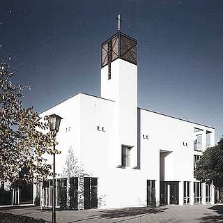 Diertrich-Bohnhoefer-Kirche in München-Neuperlach 