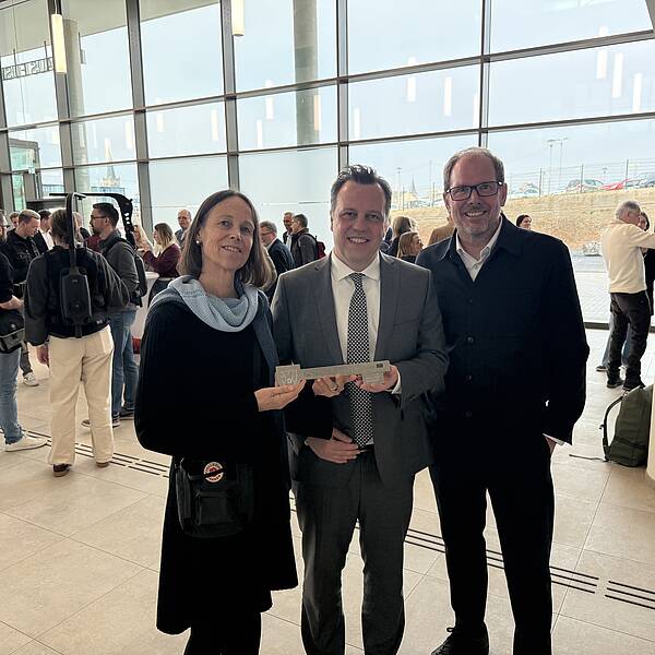 Von links nach rechts Veronika Reisser BrechensbauerWeinhart + Partner Architekten mbB Sacha Reichelt Bürgermeister Euskirchen Thomas Grühn BrechensbauerWeinhart + Partner Architekten mbB